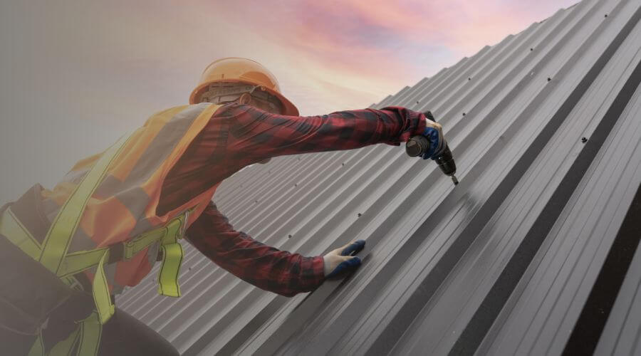 Expert Emergency Roof Repairs services in Laura, IL